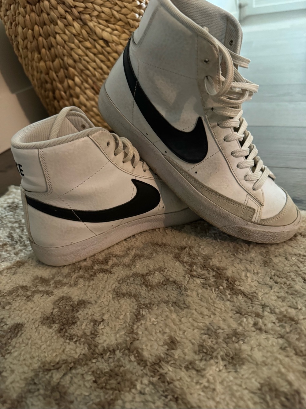 Boys women’s Nike Blazer White High-Top Sneakers 7Y or 8 Womens